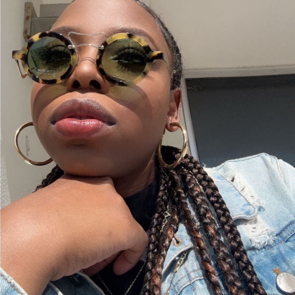 💯- Miu Miu - MU 03Vs Scenique Sunglasses - Round - Tortoise Green - Sunglas…